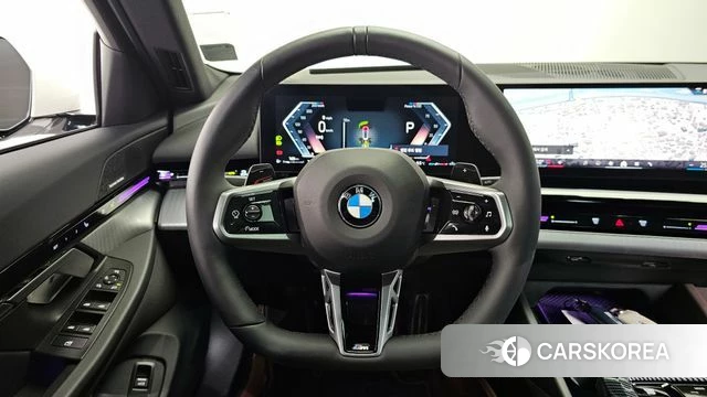 BMW 5 Series (G60) 2024 Белый из Кореи, фото 3