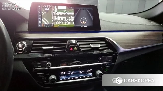 BMW 5 Series (G30) 2018 Белый из Кореи, фото 3