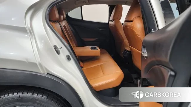 Lexus UX250h 2019 Белый из Кореи, фото 3