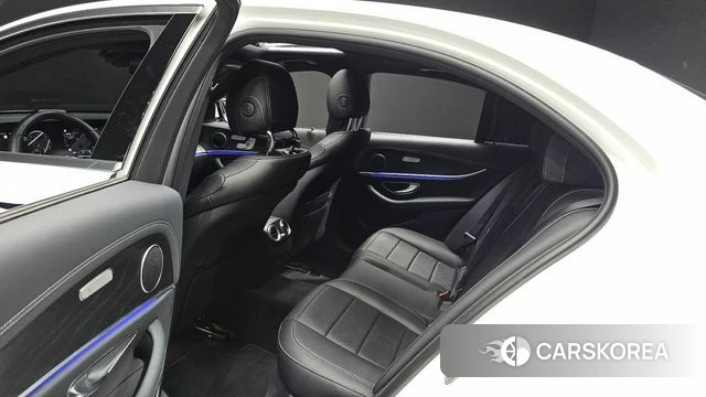 Mercedes-Benz E-Class W213 2022 Белый из Кореи, фото 3