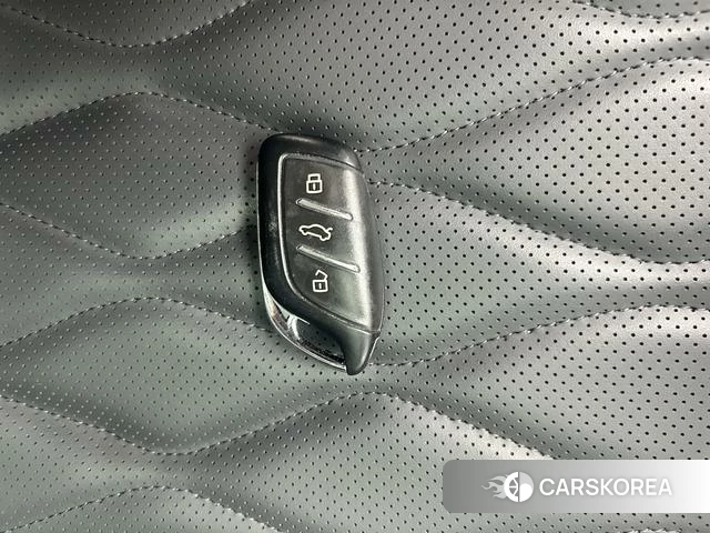 Roewe D7 EV 2023 Белый из Китая, фото 3