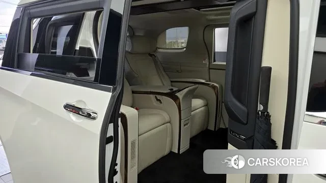 Lexus LM Second Generation 2024 Белый из Кореи, фото 3