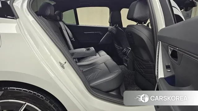 BMW 5 Series (G60) 2024 Белый из Кореи, фото 3