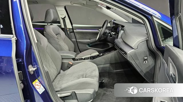Volkswagen Golf 8th Generation 2023 Синий из Кореи, фото 3