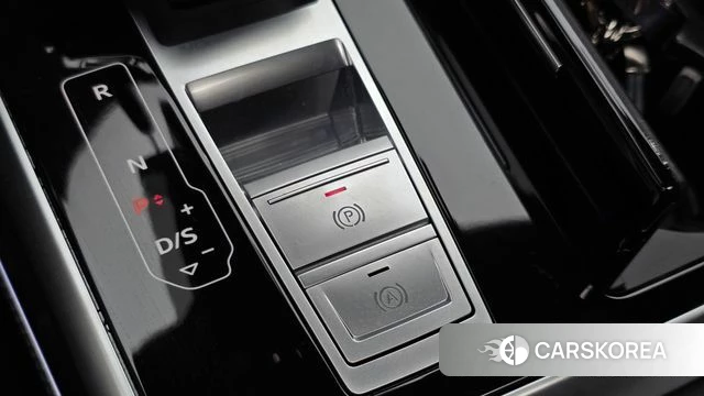 Audi Q8 (4M) 2023 Черный из Кореи, фото 3