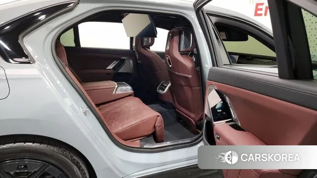 BMW 7 Series (G70) 2024 Серый из Кореи, фото 3