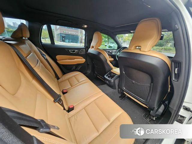 Volvo V60 Cross-Country 2nd Generation 2021 Белый из Кореи, фото 3