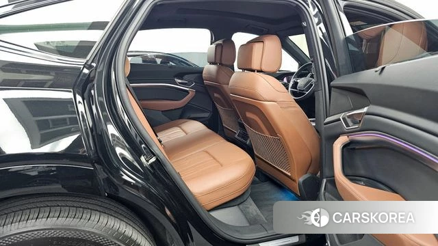 Audi e-Tron 2022 Черный из Кореи, фото 3