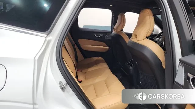 Volvo XC60 second Generation 2024 Белый из Кореи, фото 3