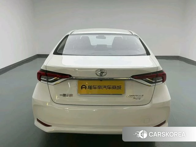 Toyota Corolla 2024 Белый из Китая, фото 3