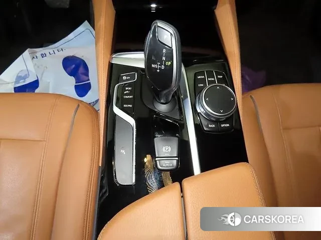 BMW 5 Series (G30) 2018 Белый из Кореи, фото 3