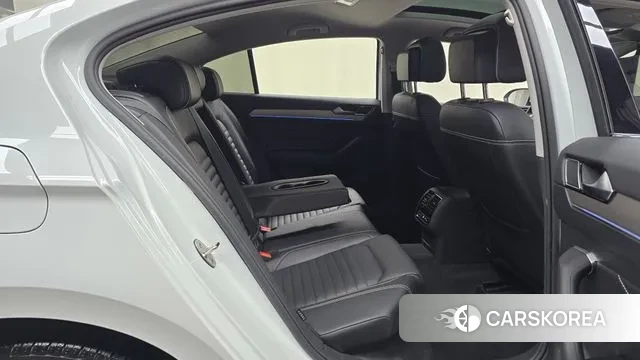 Volkswagen Passat GT (B8) 2022 Белый из Кореи, фото 3