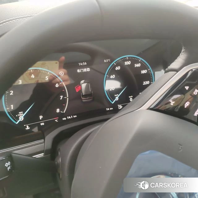 Volkswagen Touareg 2025 Черный из Китая, фото 3
