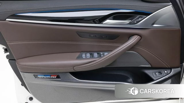 BMW 5 Series (G30) 2023 Белый из Кореи, фото 3
