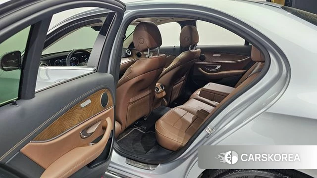 Mercedes-Benz E-Class W213 2021 Серебряный из Кореи, фото 3