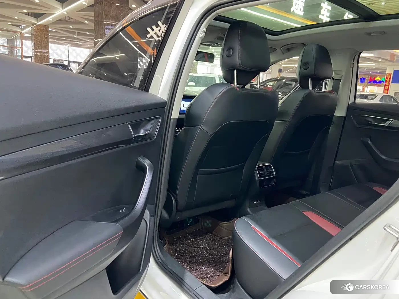 Skoda Krok 2022 Белый из Китая, фото 3