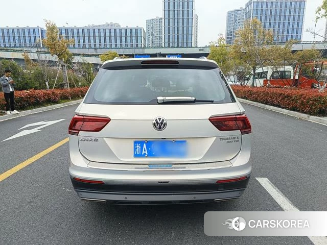 Volkswagen Tiguan L 2018 Серебристо-серый из Китая, фото 3