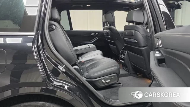 BMW X7 (G07) 2024 Черный из Кореи, фото 3