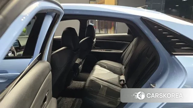 Hyundai Avante (CN7) 2022 Светло-серебряный цвет из Кореи, фото 3