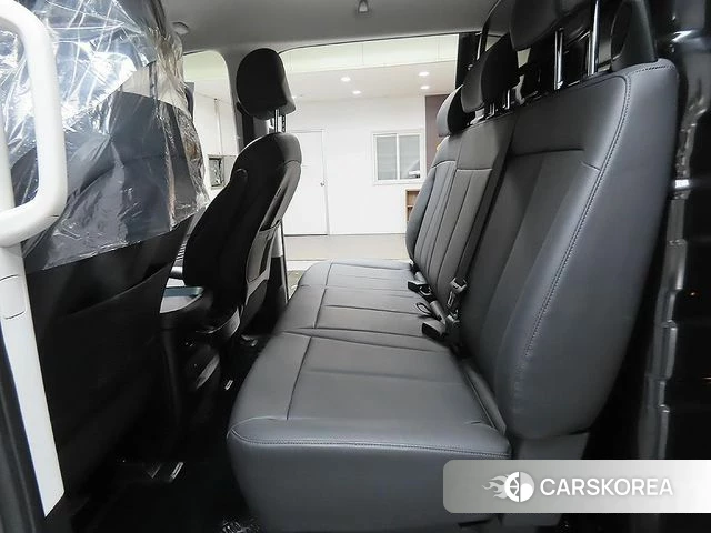 Hyundai Staria 2023 Черный из Кореи, фото 3