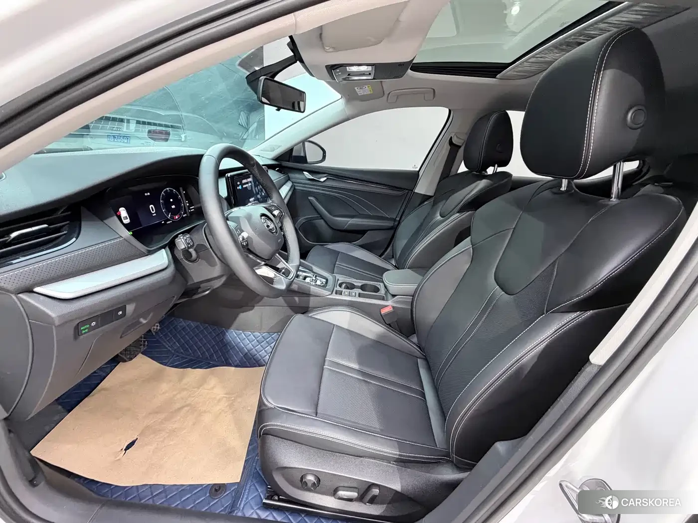 Skoda Octavia 2023 Белый из Китая, фото 3