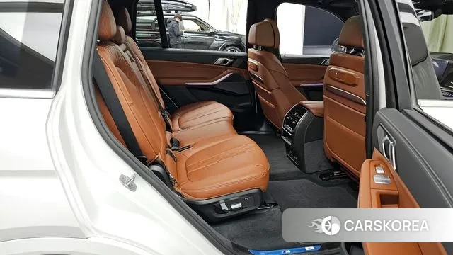 BMW X7 (G07) 2025 Белый из Кореи, фото 3