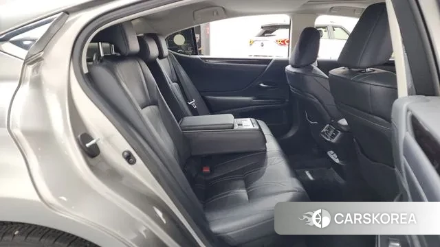 Lexus ES300h 7th generation 2021 Песочный из Кореи, фото 3