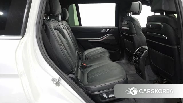 BMW X7 (G07) 2023 Белый из Кореи, фото 3