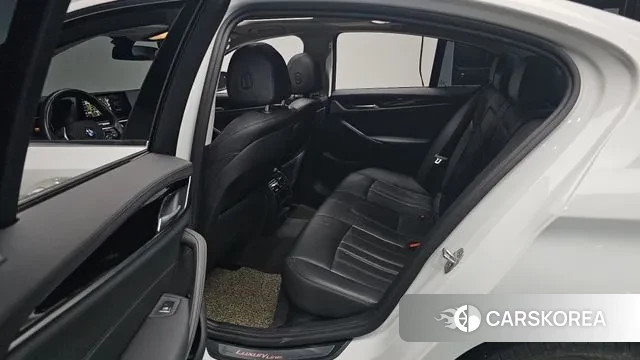 BMW 5 Series (G30) 2019 Белый из Кореи, фото 3