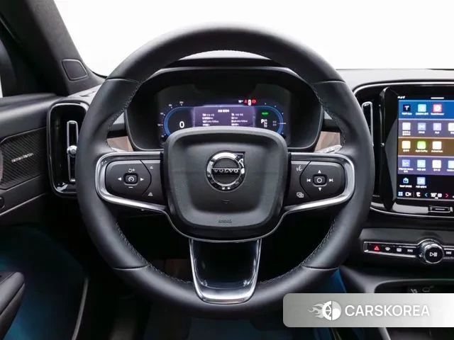 Volvo XC40 Richards 2024 Белый из Кореи, фото 3