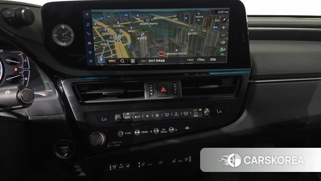 Lexus ES300h 7th generation 2023 Серебряный из Кореи, фото 3