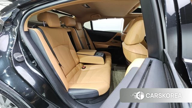 Lexus ES300h 7th generation 2022 Черный из Кореи, фото 3