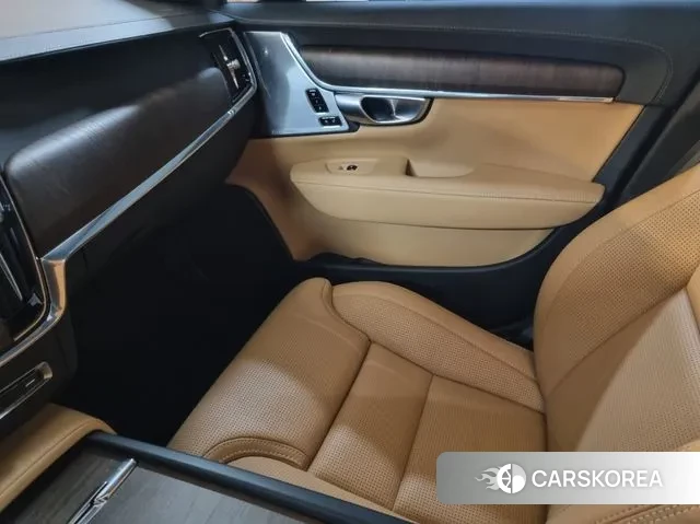 Volvo V90 Cross-Country 2024 Белый из Кореи, фото 3