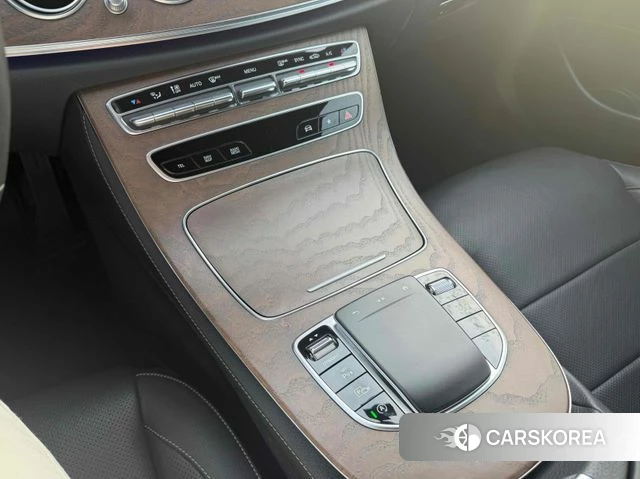 Mercedes-Benz E-Class W213 2023 Черный из Кореи, фото 3