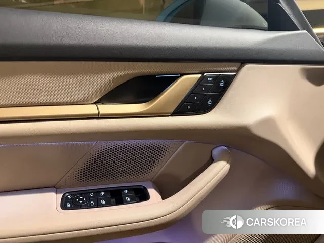 Porsche Taycan 2023 Белый из Кореи, фото 3