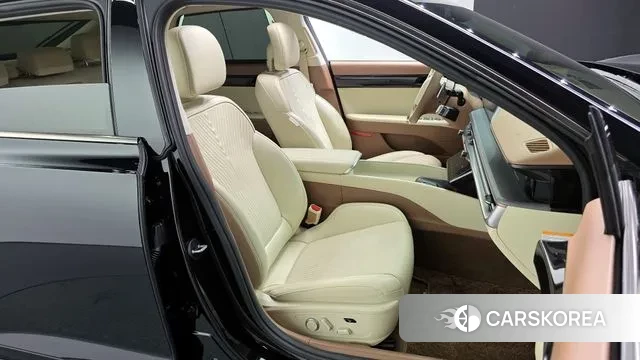 Hyundai Grandeur Hybrid (GN7) 2023 Черный из Кореи, фото 3