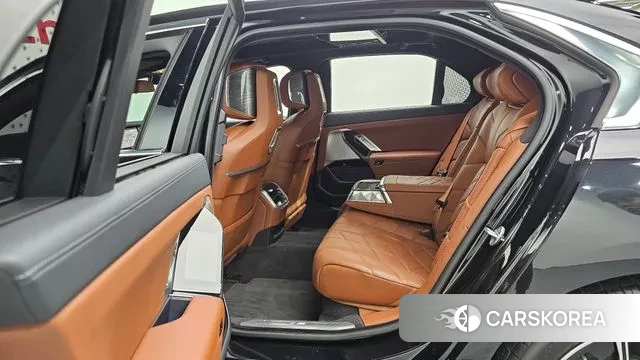 BMW 7 Series (G70) 2023 Черный из Кореи, фото 3