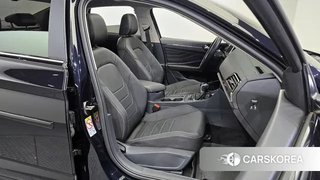 Volkswagen 7th Generation of Jetta 2023 Черный из Кореи, фото 3