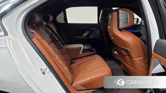 BMW 7 Series (G70) 2024 Белый из Кореи, фото 3