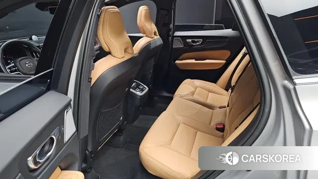 Volvo XC60 second Generation 2023 Серебристо-серый из Кореи, фото 3