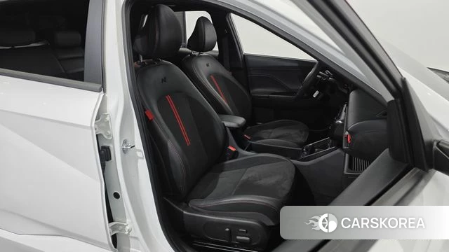 Hyundai Kona (SX2) 2023 Белый из Кореи, фото 3