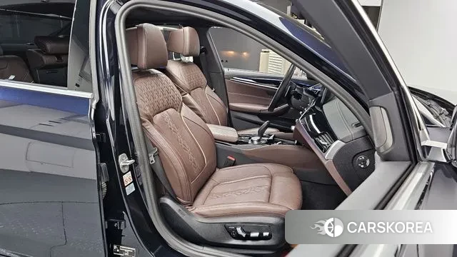 BMW 5 Series (G30) 2022 Черный из Кореи, фото 3