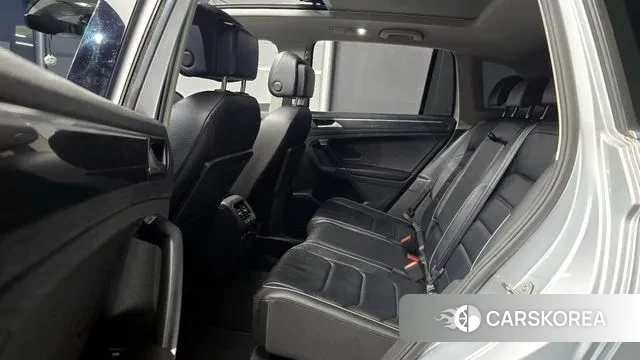 Volkswagen Tiguan second Generation 2018 Серебряный из Кореи, фото 3