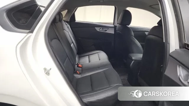 Kia The New K3 2nd generation 2021 Белый из Кореи, фото 3