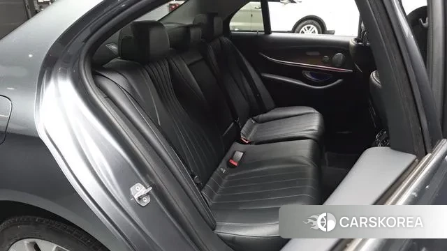 Mercedes-Benz E-Class W213 2018 Серый из Кореи, фото 3