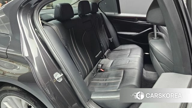 BMW 5 Series (G30) 2018 Серый из Кореи, фото 3