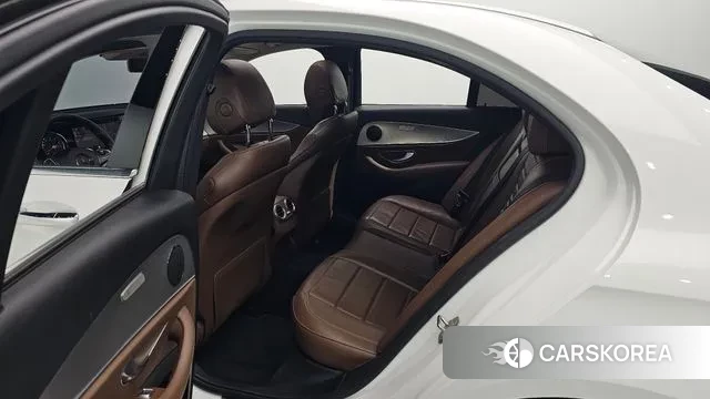 Mercedes-Benz E-Class W213 2018 Белый из Кореи, фото 3