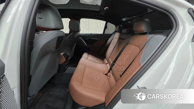 BMW 5 Series (G60) 2025 Белый из Кореи, фото 3