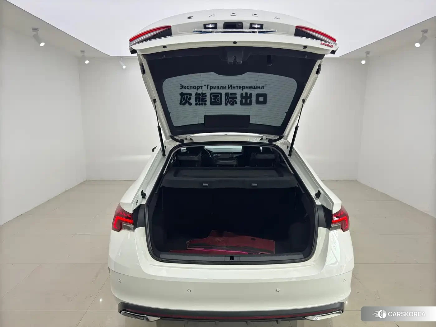 Skoda Octavia 2022 Белый из Китая, фото 3