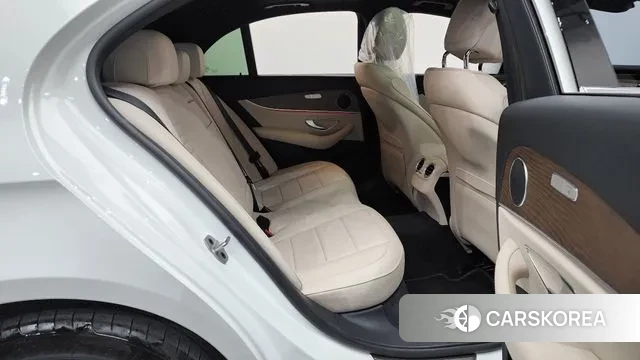 Mercedes-Benz E-Class W213 2021 Белый из Кореи, фото 3